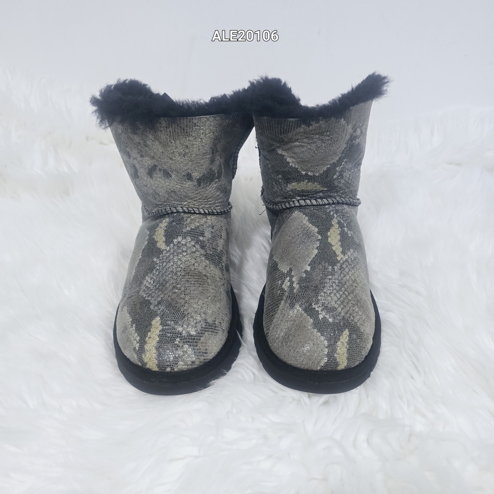 UGG Australia Women's Mini Bailey Bow Snake boots, size 7. - Picture 10 of 13